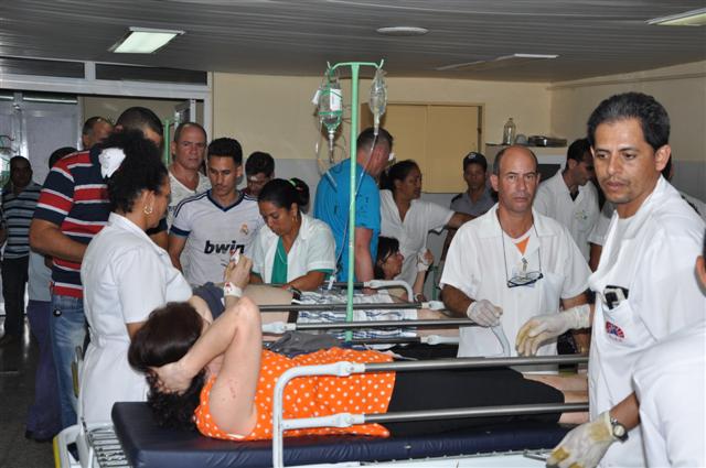 Los lesionados agradecieron la profesionalidad con que fueron atendidos en el hospital espirituano. (Foto: Vicente Brito/ Escambray)