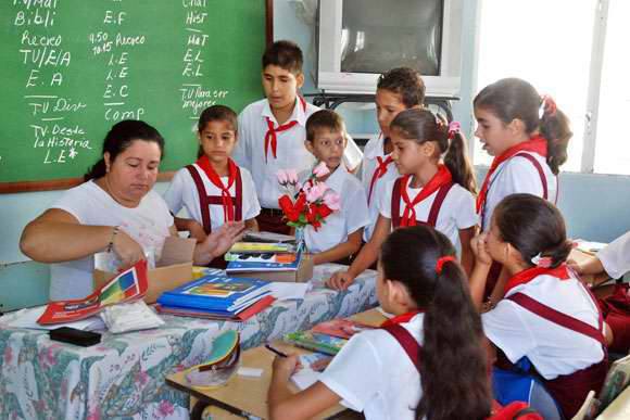 Varias intervenciones coincidieron en que los educadores deben analizar y explicar los fenómenos sociales desde una reconstrucción crítica de estos.