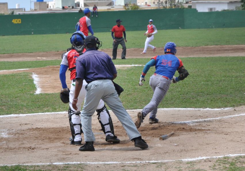 Sancti Spíritus y Trinidad se enfrentarán en la finalísima del Campeonato Provincial de Béisbol que comenzará el martes. (Foto: Vicente Brito/ Escambray)