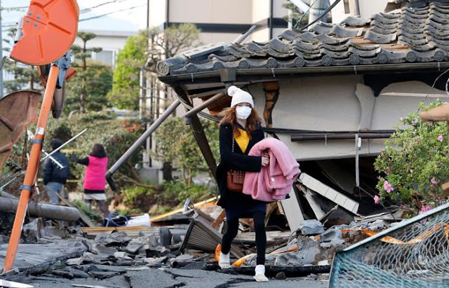 Dos terremotos de magnitud superior a 7.2 en la escala abierta de Richter devastaron varias ciudades y poblados del sureste de Japón.