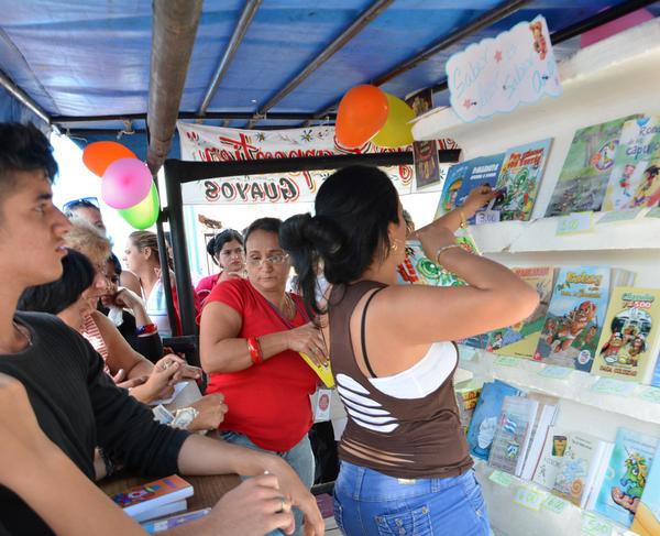 La literatura infantil ha sido la de mayor presencia y la más demandada. (Foto Oscar Alfonso/ACN)