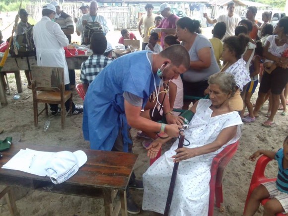 La ayuda médica cubana se hizo presente de inmediato luego del terremoto.