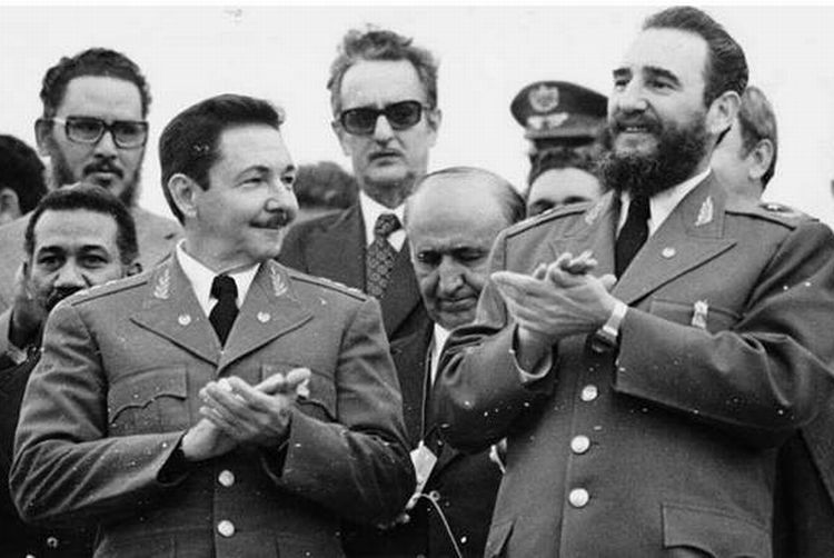 Fidel y Raúl en el Primer Congreso del Partido. (Foto: Granma)