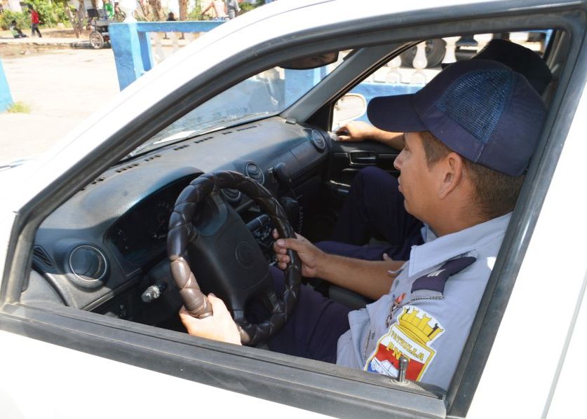 Con su accionar diario, los oficiales garantizan la tranquilidad ciudadana. (Foto: Carlos Luis Sotolongo/ Escambray)