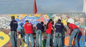 Artistas espirituanos de la plástica en la tribuna del 2002.