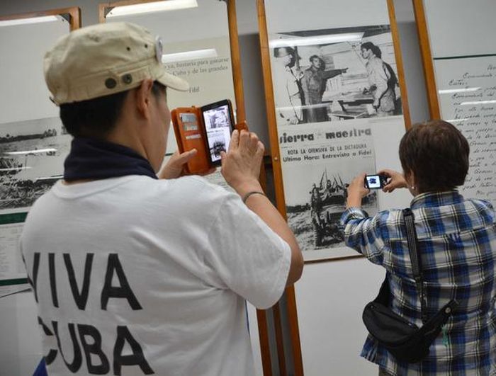 La numerosa comitiva recorrió lugares de interés en el municipio de Yaguajay, entre ellos el Complejo Histórico Comandante Camilo Cienfuegos.