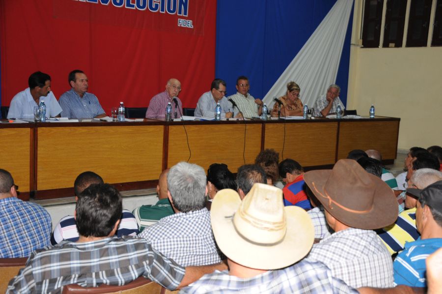 sancti spiritus, jose ramon machado ventura, produccion de alimentos, ganaderia, alimentos precios