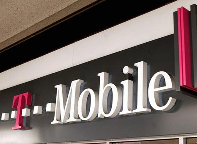 A través de la interconexión los clientes de servicios móviles de T-Mobile USA que viajen a Cuba podrán utilizar sus teléfonos móviles en la red de ETECSA. (Foto: CNN)