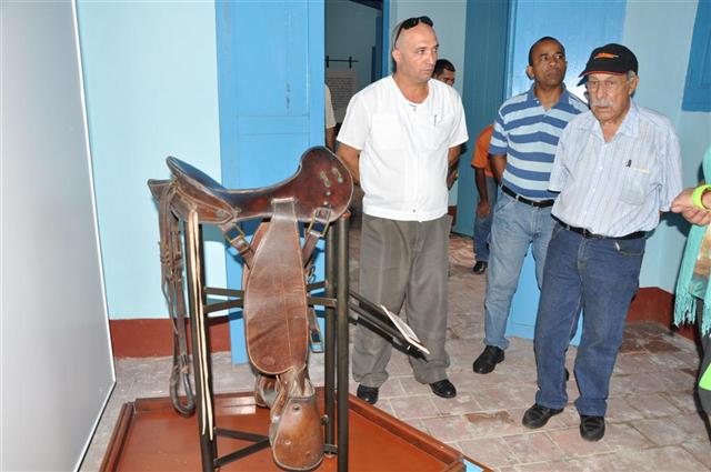 El expedicionario del Granma se interesó por la vida y obra de Serafín Sánchez, de quien este año se cumplen los aniversarios 170 de su nacimiento y 120 de su caída en combate. (Foto: Vicente Brito/ Escambray)