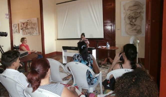 El taller busca acercar a las más jóvenes generaciones al repertorio de la canción cubana. (Foto: Lisandra Gómez/ Escambray)