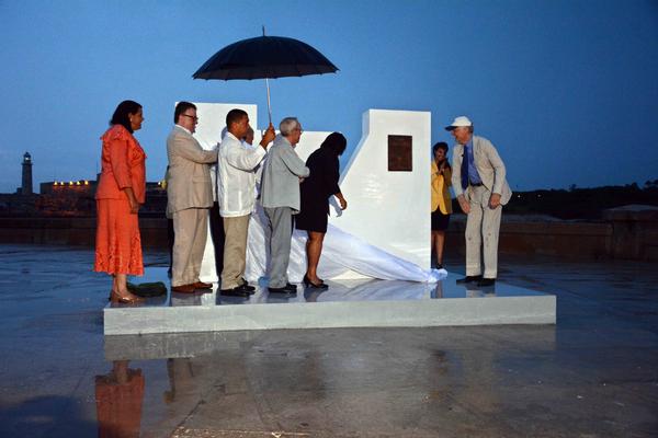 Ni la pertinaz lluvia impidió que La Habana quedara declarada oficialmente Ciudad Maravilla del Mundo Moderno. (Foto ACN)