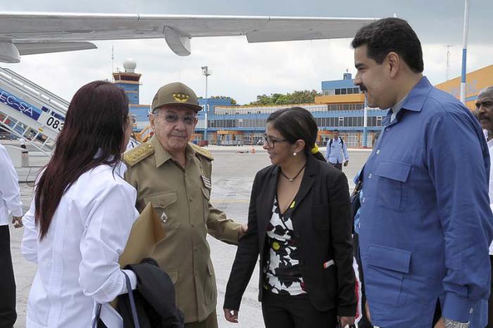 Raúl despidió a Maduro en el aeropuerto "José Martí". (Foto: Estudios Revolución)