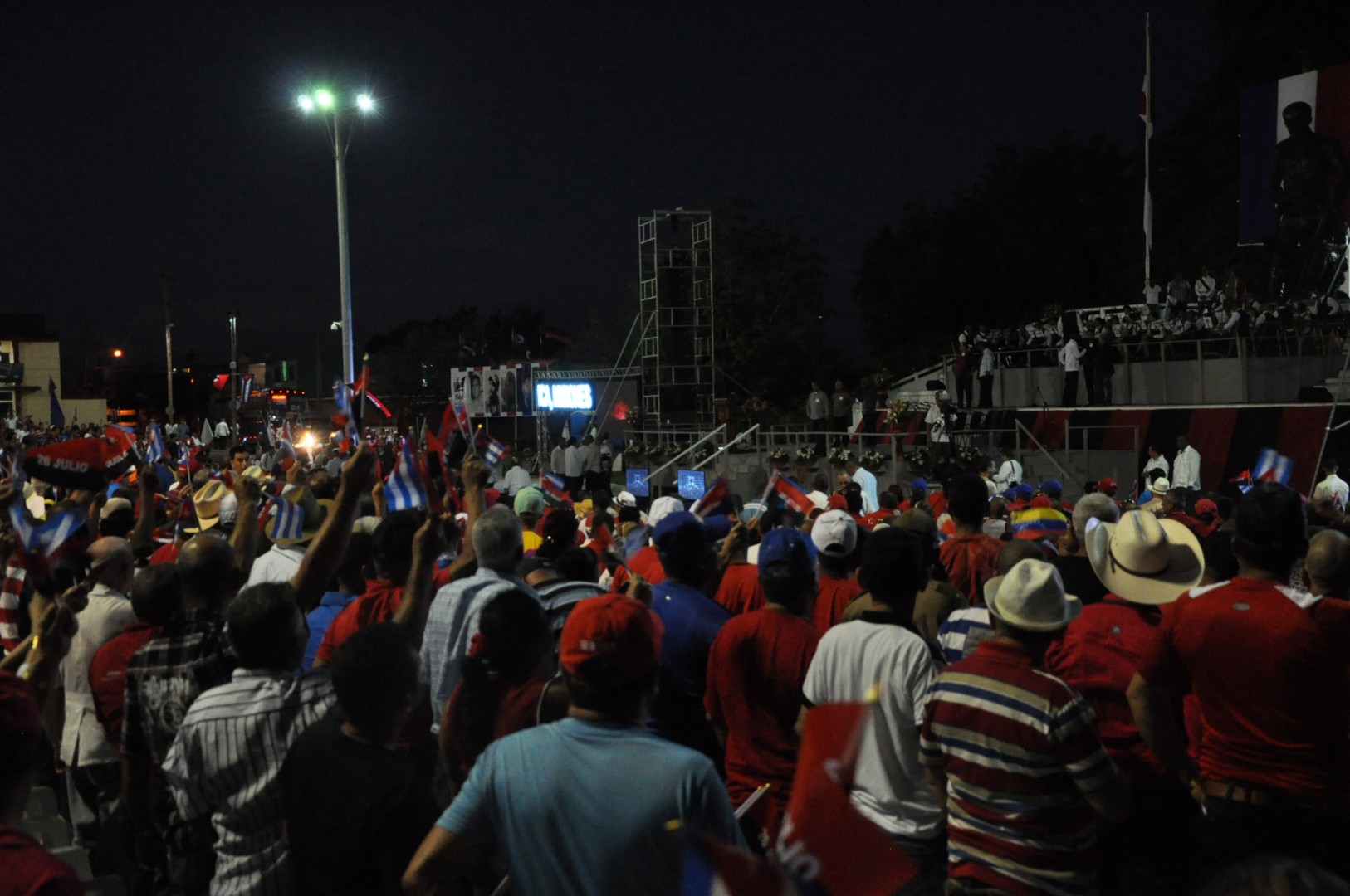 Espirituanos en la Plaza de la Revolución Mayor General Serafín Sánchez Valdivia. (Foto: Reidel Gallo/ Escambray)