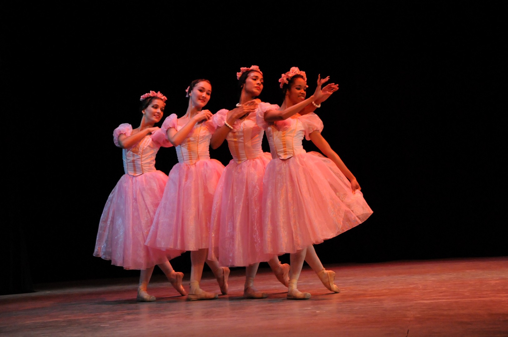 El Grand Pas de Quatre es un ballet divertimento con coreografía de Jules Perrot, de 1845. (Foto: Vicente Brito/ Escambray)