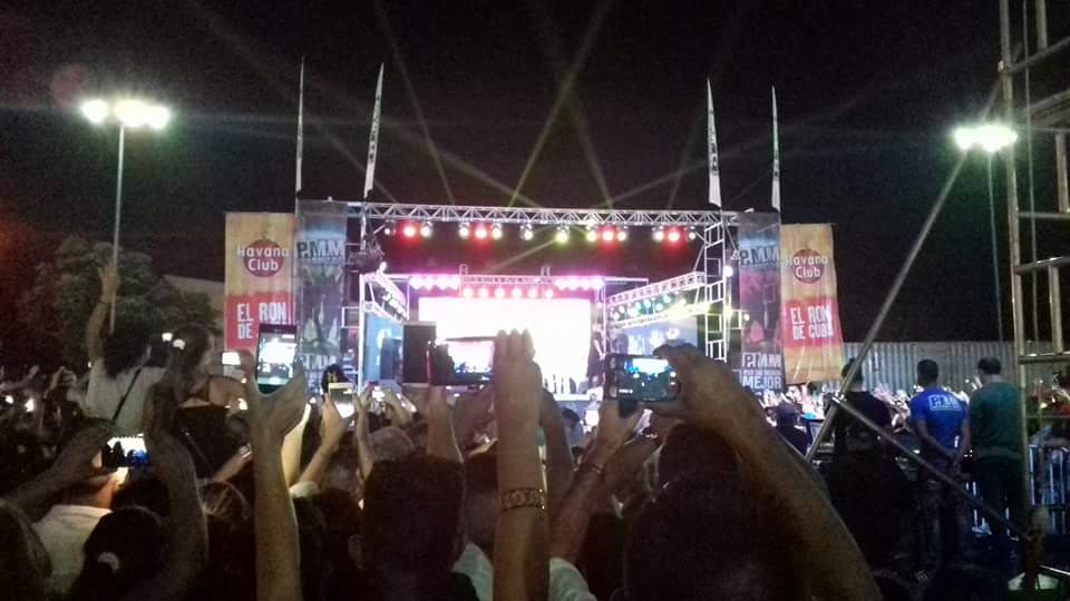 Entre las sorpresas de la velada estuvo también el exquisito montaje tecnológico que complementó la presentación de Gente de Zona en Sancti Spiritus. (Foto Javier A. Brito)