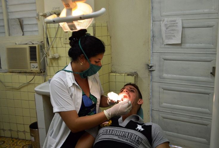 Nuevos especialistas en formación aumentarán los servicios del centro. (Foto: Carlos Luis Sotolongo/ Escambray)