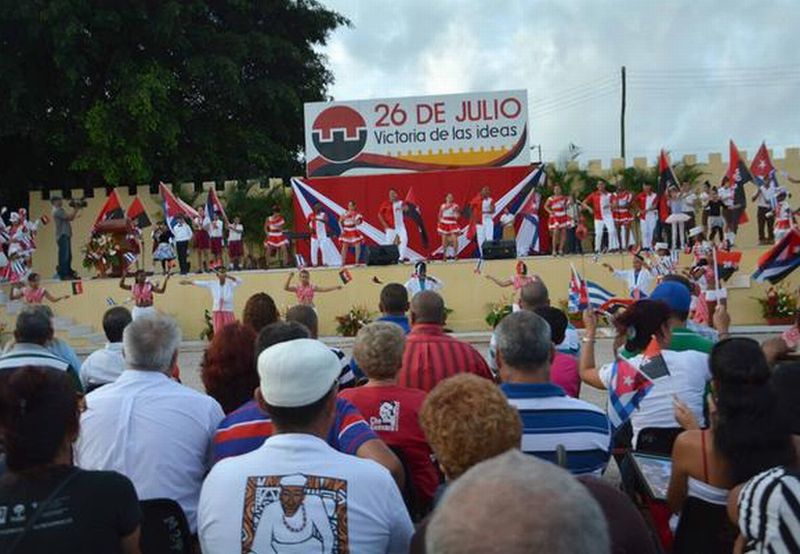 Los fomentenses se dieron cita en la plaza 26 de Julio para celebrar el acto provincial por la efemérides del Moncada. (Foto: Oscar Alfonso/ ACN)