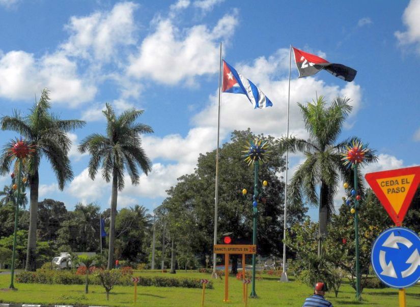 Sancti Spíritus ya se encuentra engalanada para la celebración del Día de la Rebeldía Nacional. (Foto: Reidel Gallo/ Escambray)