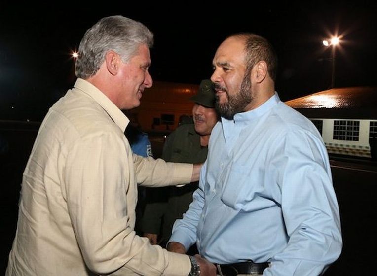 El primer vicepresidente cubano, Miguel Díaz-Canel, llega al aeropuerto Augusto César Sandino de Managua. (Foto: El 19 digital)