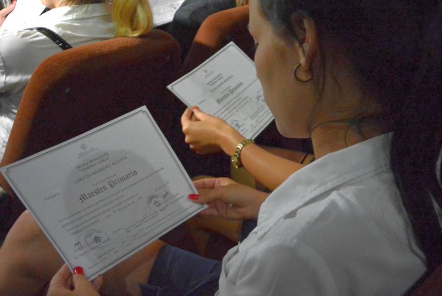 Las Escuelas Pedagógicas aportaron 180 nuevos egresados de nivel medio. (Foto: Oscar Alfonso/ACN)