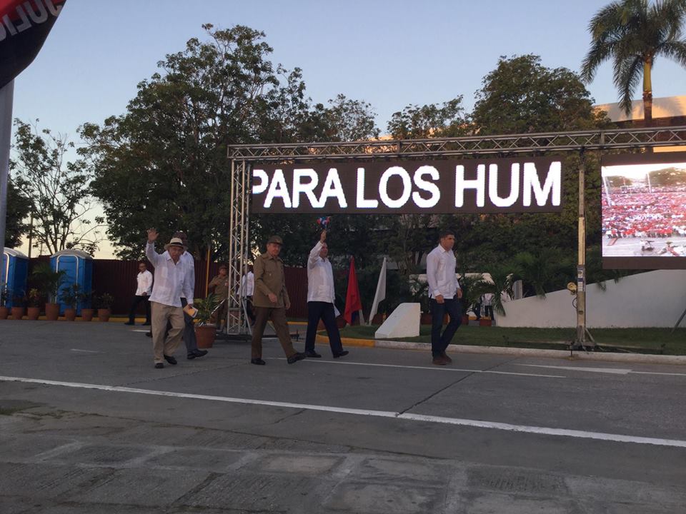 El General de Ejército Raúl Castro llega a la plaza de Sancti Spíritus. (Foto: Marlys Rodríguez/ Escambray)