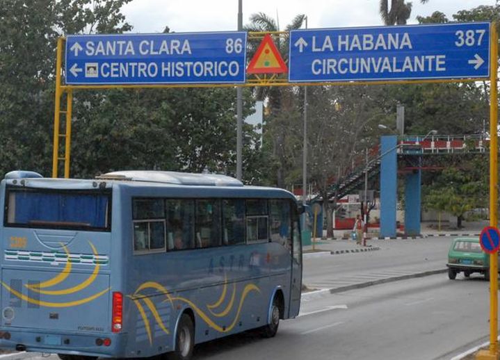 sancti spiritus en 26, omnibus nacionales, yutong, transporte