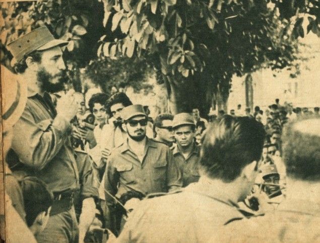 Fidel despide el duelo de las víctimas de la operación trujillista.