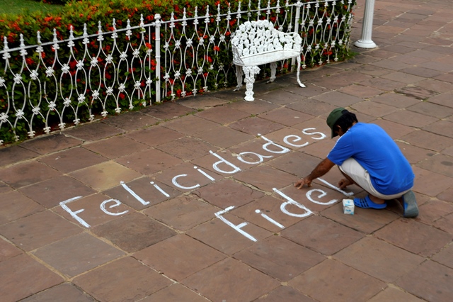 La espontaneidad estuvo presente en Trinidad para homenajear a Fidel. (Fotos: Carlos Luis Sotolongo / Escambray)