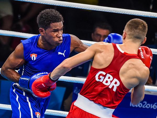 El boxeador cubano Yasnier Toledo venció al inglés Pat McCormack y avanzó a la discusión de medallas. (Foto: ACN)