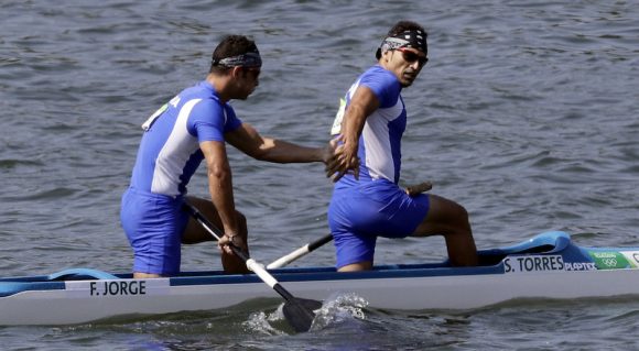 Serguey Torres y Fernando Dayan Jorge lograron la mejor actuación del canotaje cubano en Río. (Foto AP)