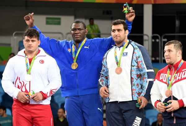 El cubano Mijaín López (azul), división 130 kg., ganó su tercer título olímpico. (Foto: ACN)