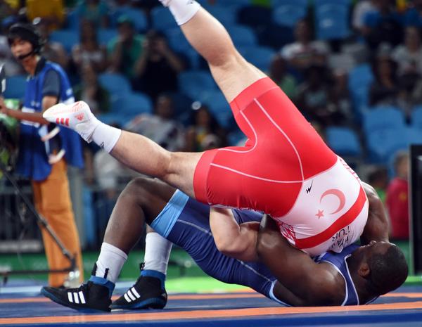 Mijaín durante el combate en el que ganó al turco Riza Kayaalp. (Foto: ACN)