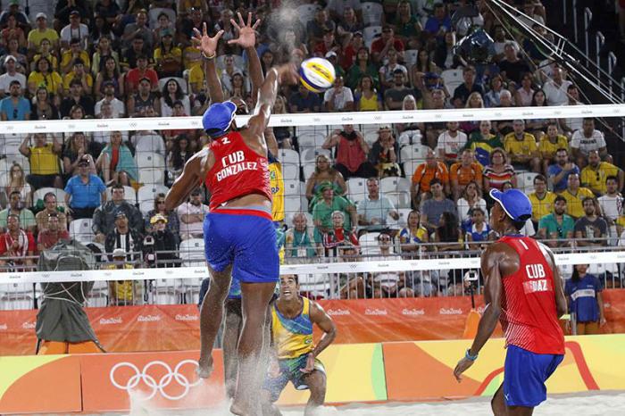  Nivaldo Díaz-Sergio González cerraron invictos la fase eliminatoria del voli playero. (Foto: Roberto Morejón)