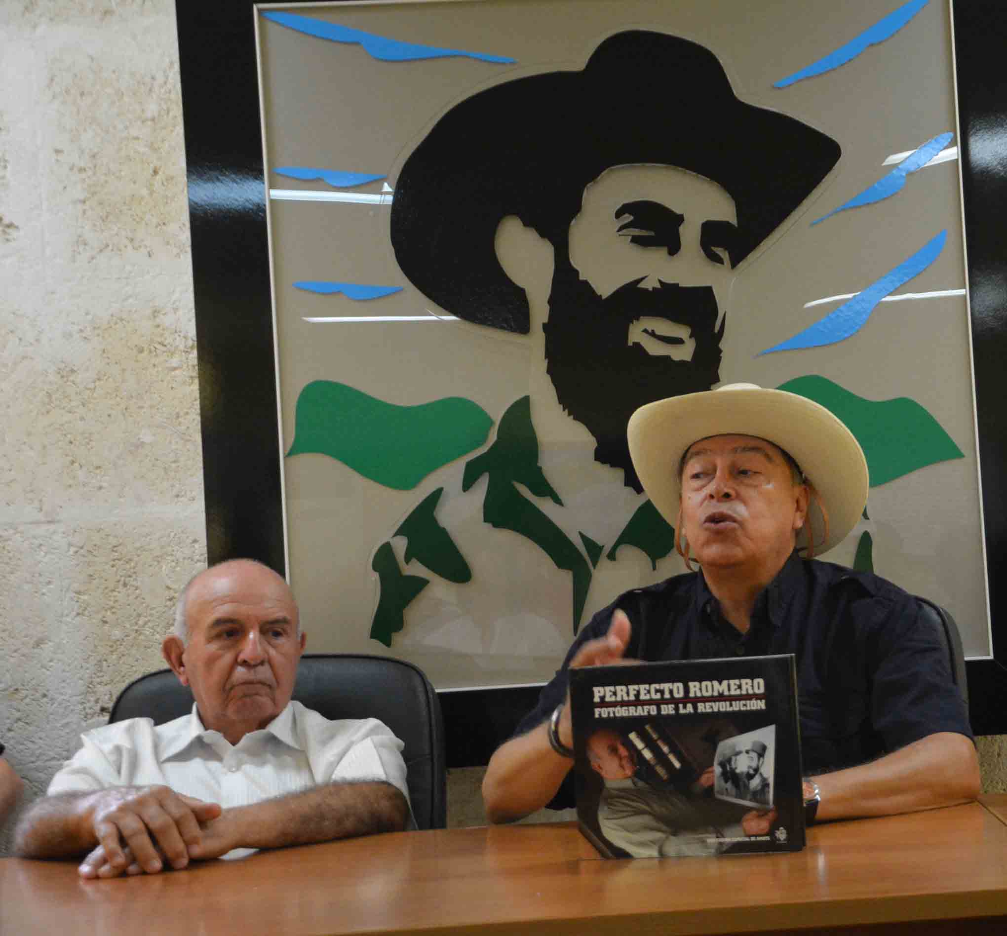 Junto al documental, fue presentado un libro también dedicado a Perfecto Romero. (Foto: Oscar Alfonso)