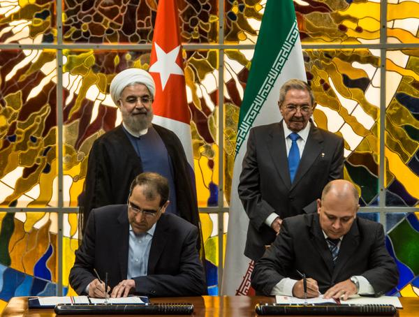 Raúl y Hasan Rohani durante la firma del memorándum de entendimiento entre Cuba e Irán. (Foto: ACN)
