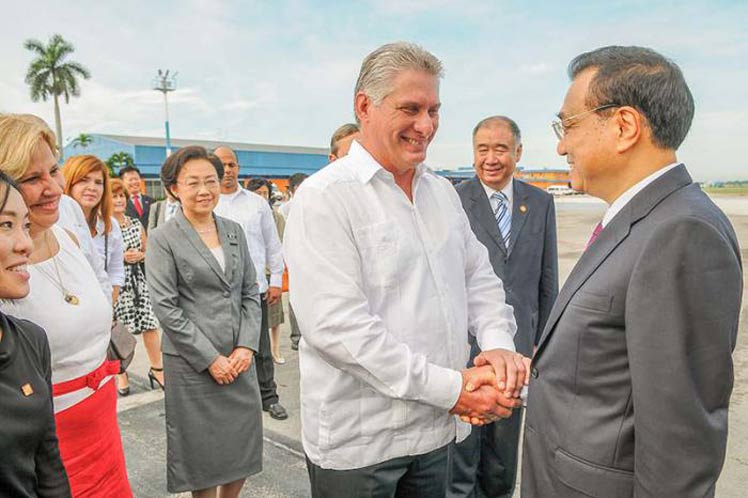 Miguel Díaz-Canel despidió al jefe del gobieno chino en el aeropuerto José Martí (Foto: PL)