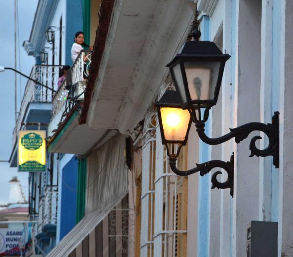 Regular el uso del alumbrado público, es una de las medidas adoptadas en la provincia. (Foto: ACN)