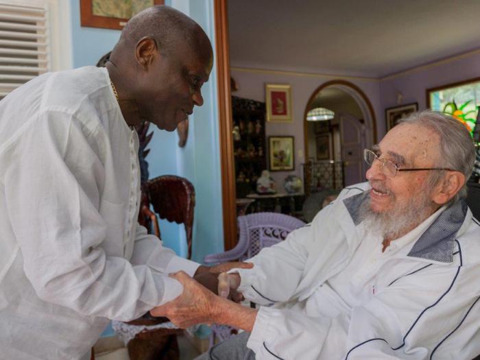 Fidel ratificó a Mário Vaz el deber elemental de Cuba de promover la cooperación entre los pueblos. (Foto: Alex Castro)