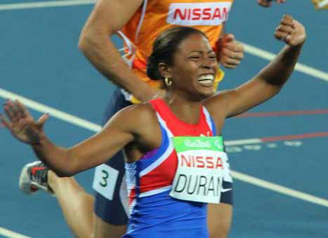 Medalla de oro para la cubana Omara Durand en los 100 metros planos femeninos categoría T12. (Foto: ACN)