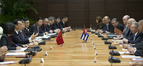 Las delegaciones encabezadas por Raúl y Li Keqiang, sostuvieron conversaciones en La Habana.