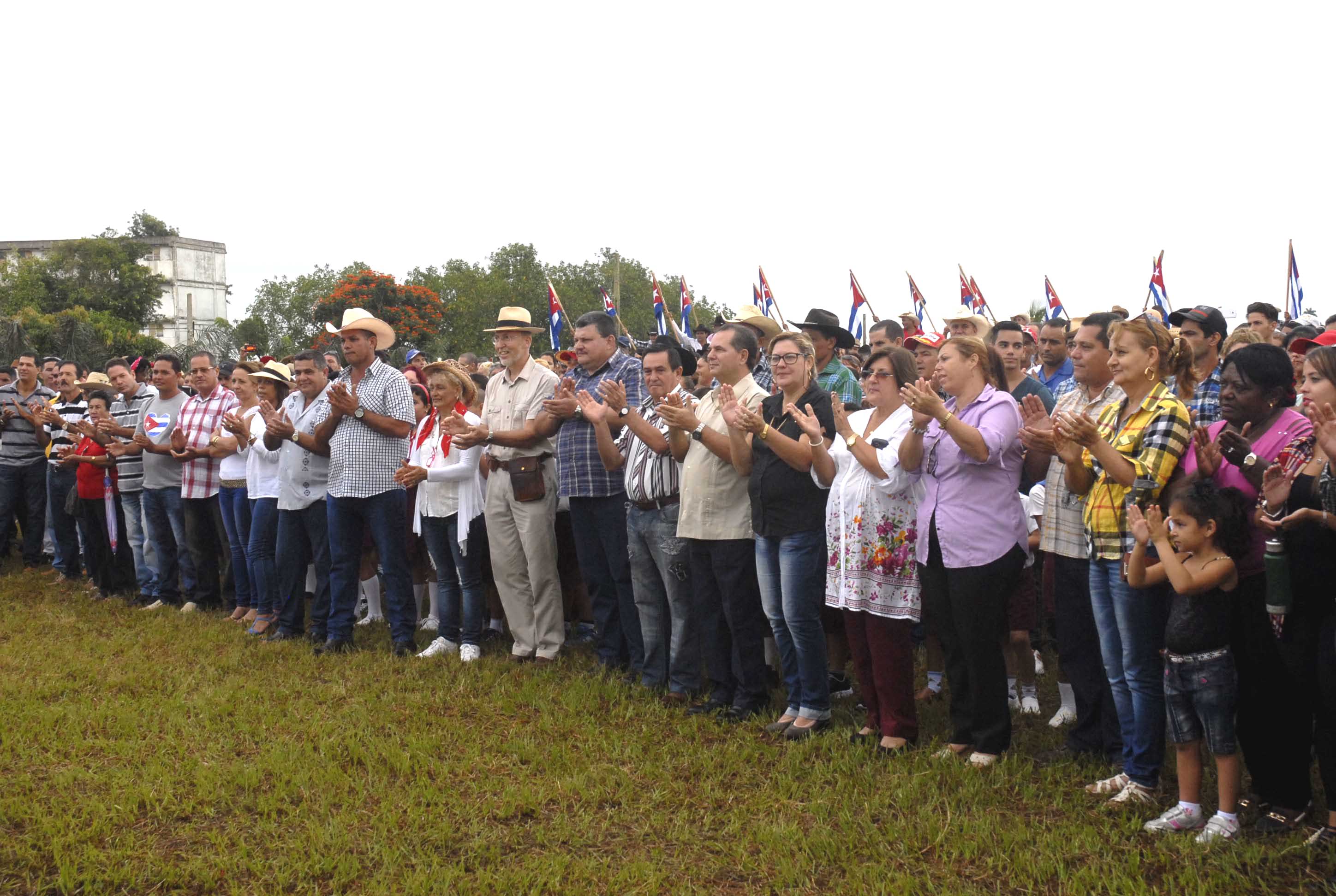 El acto estuvo presidido por José Ramón Monteagudo Ruiz, Primer Secretario del Partido en la Provincia, Teresita Romero Rodríguez, presidenta de la Asamblea Provincial del poder Popular y Rafael Santiesteban Pozo, presidente nacional de la ANAP. (Foto: Elizabeth Borrego/ Escambray)