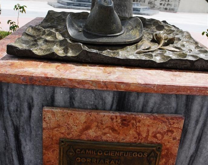 Nicho dedicado a Camilo en el Mausoleo del Frente Norte de Las Villas. (Foto: Vicente Brito / Escambray)
