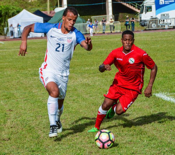 Juego amistoso de fútbol entre Estados Unidos (de blanco) y de Cuba (de rojo). (Foto: ACN)