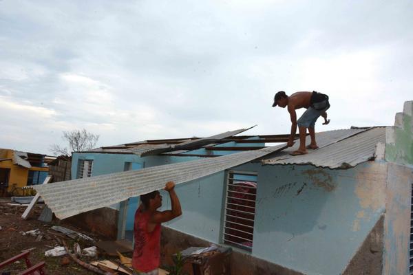 El huracán Matthew provocó afectaciones de consideración en el fondo habitacional. (Foto: ACN)