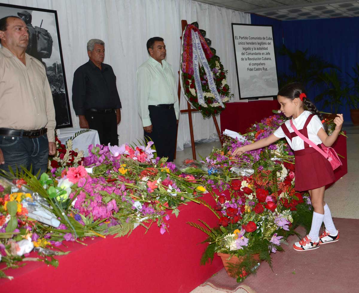 Sancti Spíritus rinde tributo póstumo a Fidel. (Fotos: Oscar Alfonso)