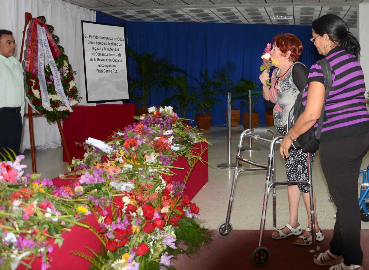 Sancti Spíritus rinde tributo póstumo a Fidel. (Fotos: Oscar Alfonso)