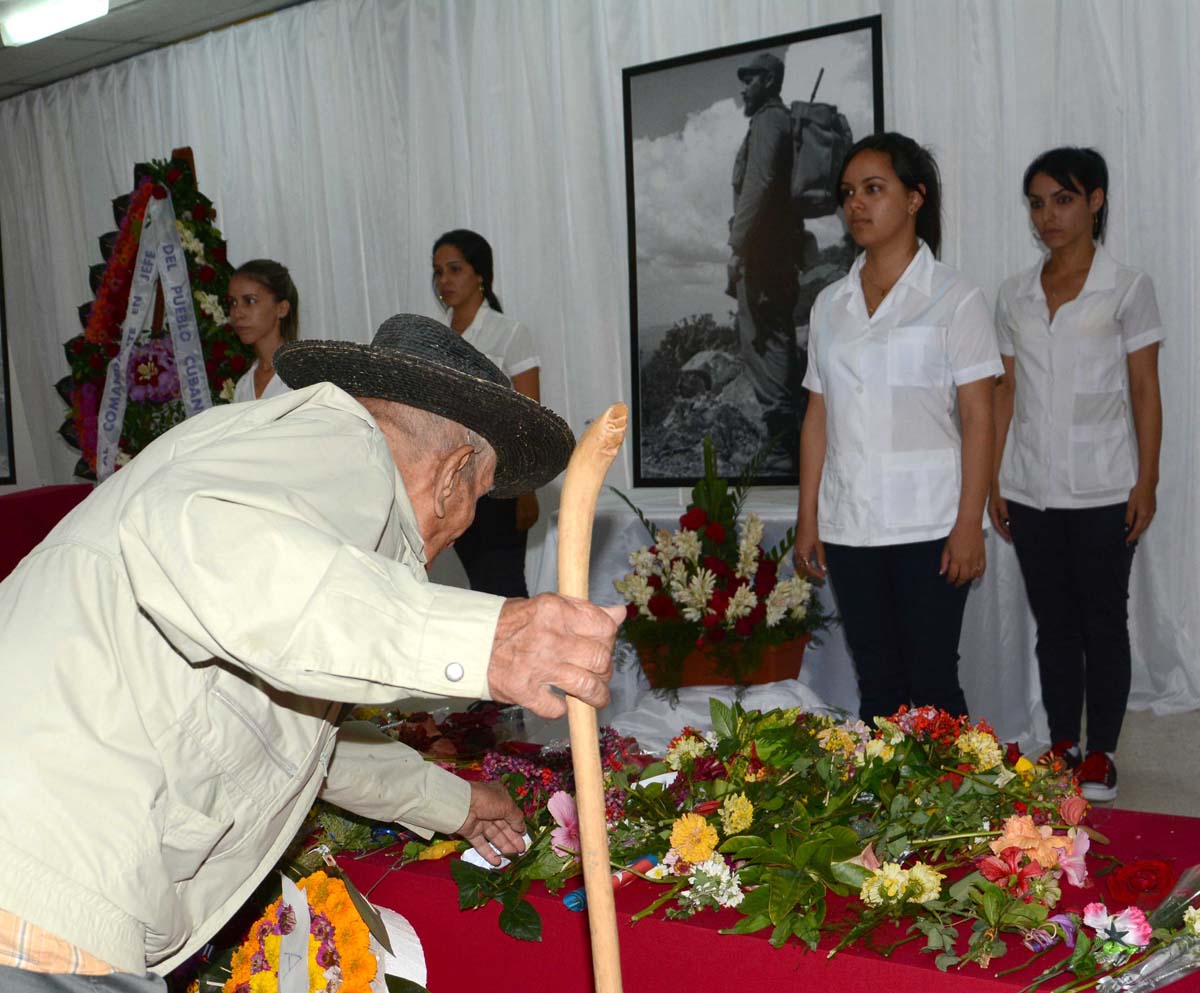 Sancti Spíritus rinde tributo póstumo a Fidel. (Fotos: Oscar Alfonso)