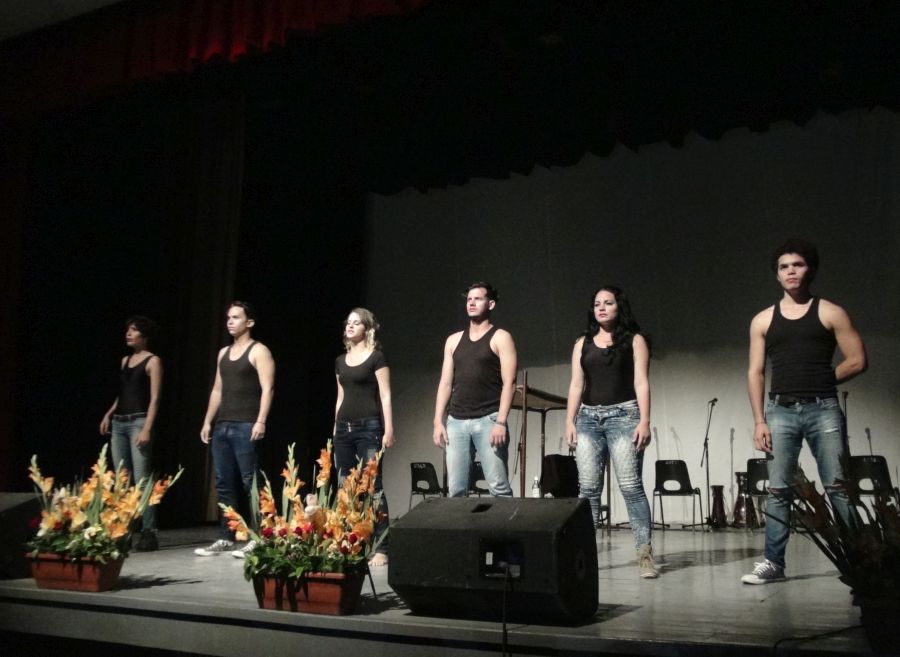 La obra En dos tiempos, del grupo de teatro de la Uniss, refleja problemas de la cotidianidad.