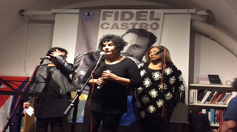 Organizaciones latinoamericanas, artistas, músicos, cultores y poetas participaron en un homenaje a Fidel castro en la Casa de la Solidaridad en Estocolmo-Suecia. Foto:ALBA