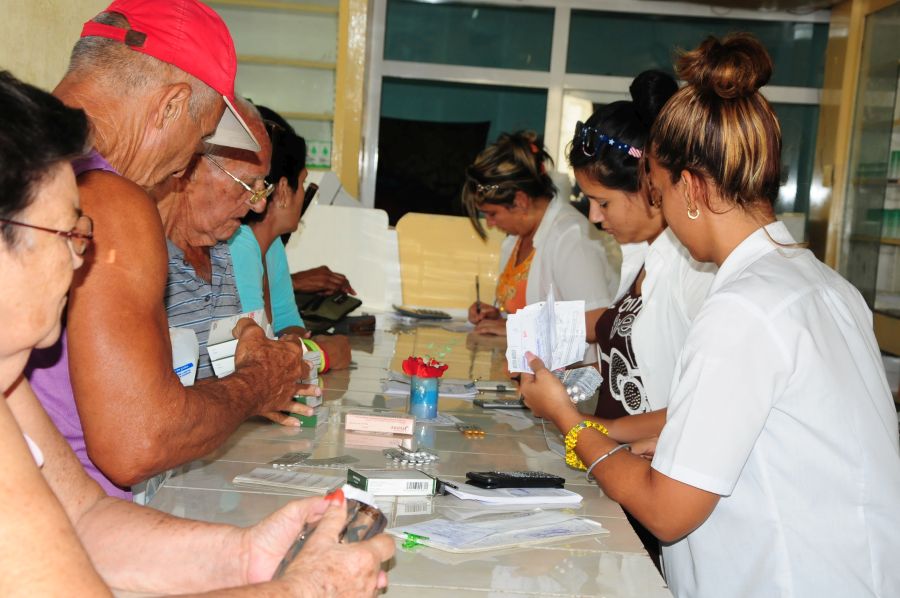 Varias razones han afectado la cobertura de medicinas en la red de farmacias. (fFoto: Vicente Brito / Escambray)